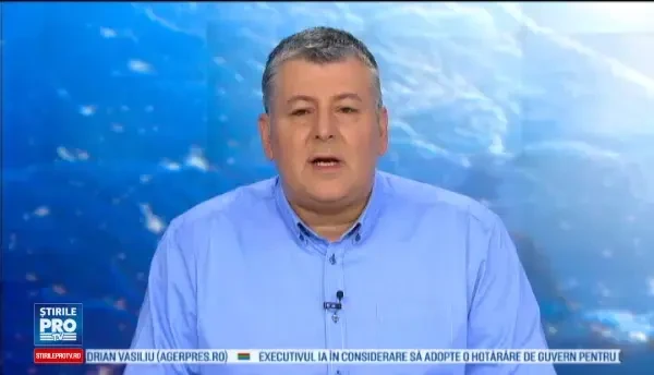 Un TIR a fost lovit de un tren, la trecerea peste calea ferata. Soferul a scapat ca prin minune cu rani usoare