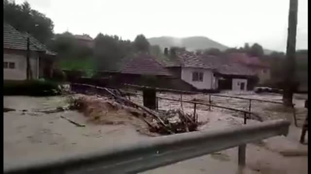 Ploile abundente din ultimele doua zile au facut ravagii in tara. Pagubele lasate in urma lor