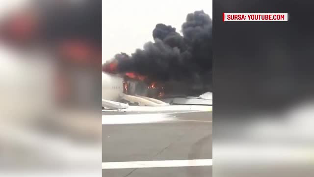 "Lasati bagajele si sariti!". Cum au fost evacuati in 45 de secunde cei 282 de pasageri ai avionului care a luat foc pe pista