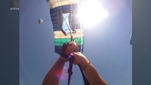 Primele ipoteze in cazul barbatului mort din Brasov. Martorii sustin ca parasuta i s-a deschis incomplet si tarziu