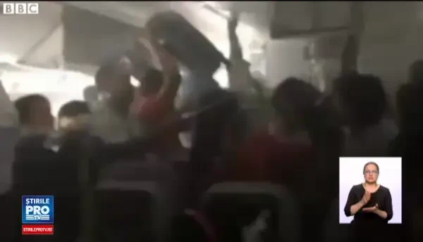 Lasati bagajele si sariti!. Cum au fost evacuati in 45 de secunde cei 282 de pasageri ai avionului care a luat foc pe pista