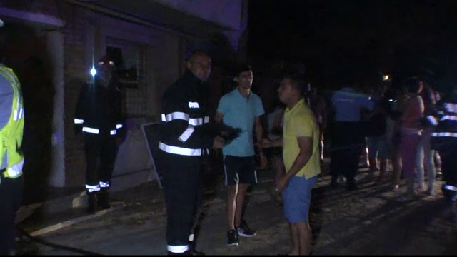 Un apartament a luat foc, intr-un bloc din Focsani. Locatarii s-au luat la cearta cu proprietarul: ce ar fi produs incendiul