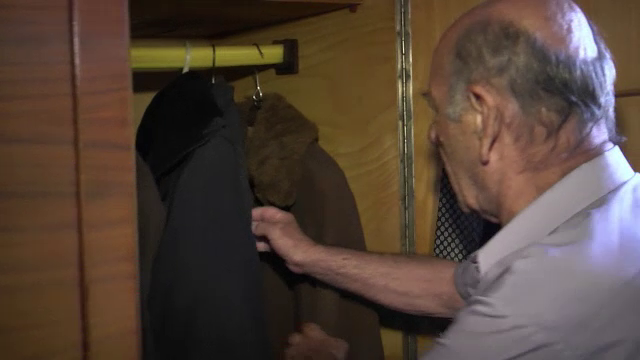 A deschis dulapul in care isi tinea pensia si economiile si a avut un soc. Ce a desoperit un pensionar din Targoviste