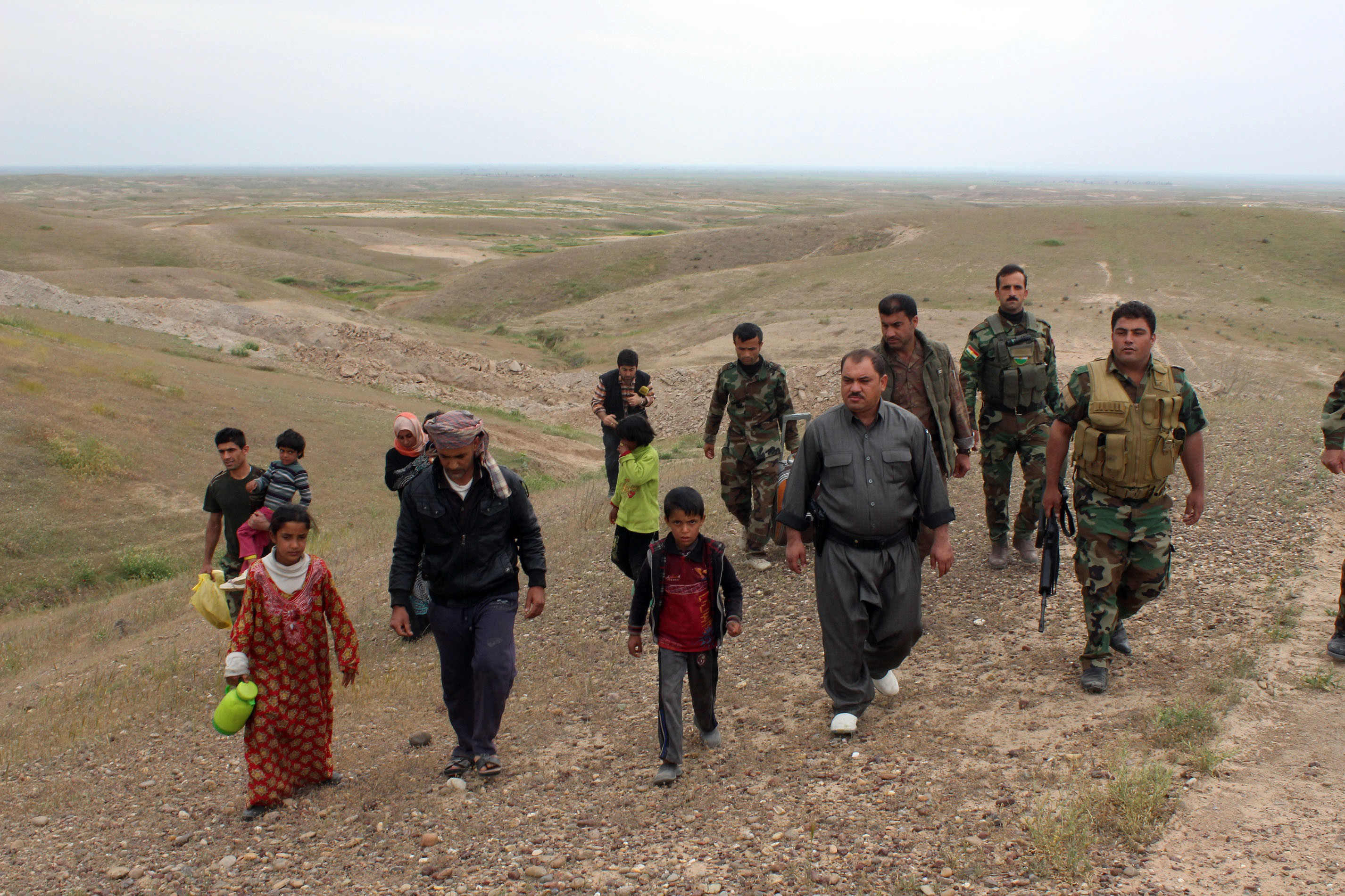 ISIS a rapit 3000 de civili care fugeau din calea jihadistilor. 12 dintre ei au fost ucisi