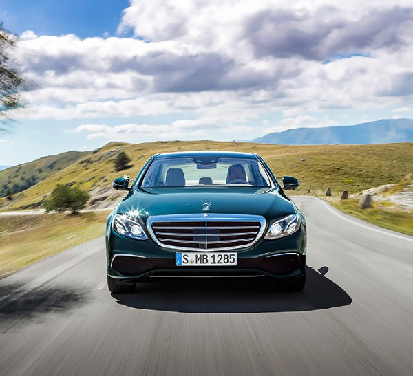 Vanzarile Mercedes sparg toate recordurile. Bolizii cu care Daimler si-a ingenuncheat rivalii de la BMW