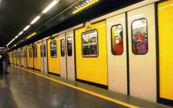 Un roman s-a sinucis la Napoli, aruncandu-se in fata unei garnituri de metrou