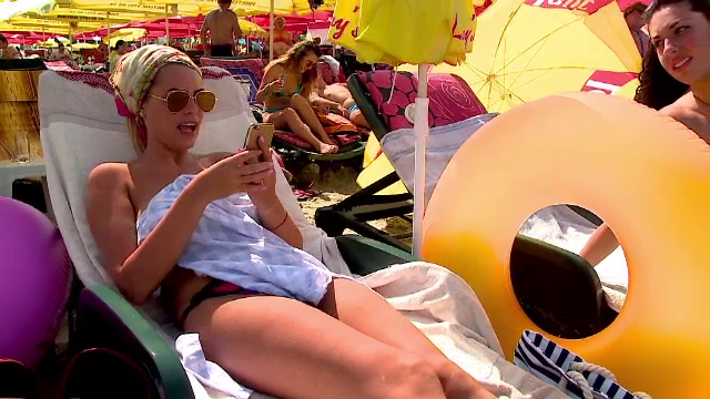 Ce au facut doua tinere ca sa prinda un sezlong la malul marii in Mamaia, in week-end: "Daca eram barbati, nu reuseam"