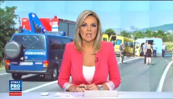 Plan rosu de interventie in Hunedoara. 20 de persoane au fost ranite, dupa ce doua autovehicule s-au ciocnit