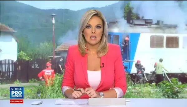 Clipe de panica pentru calatorii unui tren. Locomotiva a luat foc, iar 60 de calatori au fost evacuati