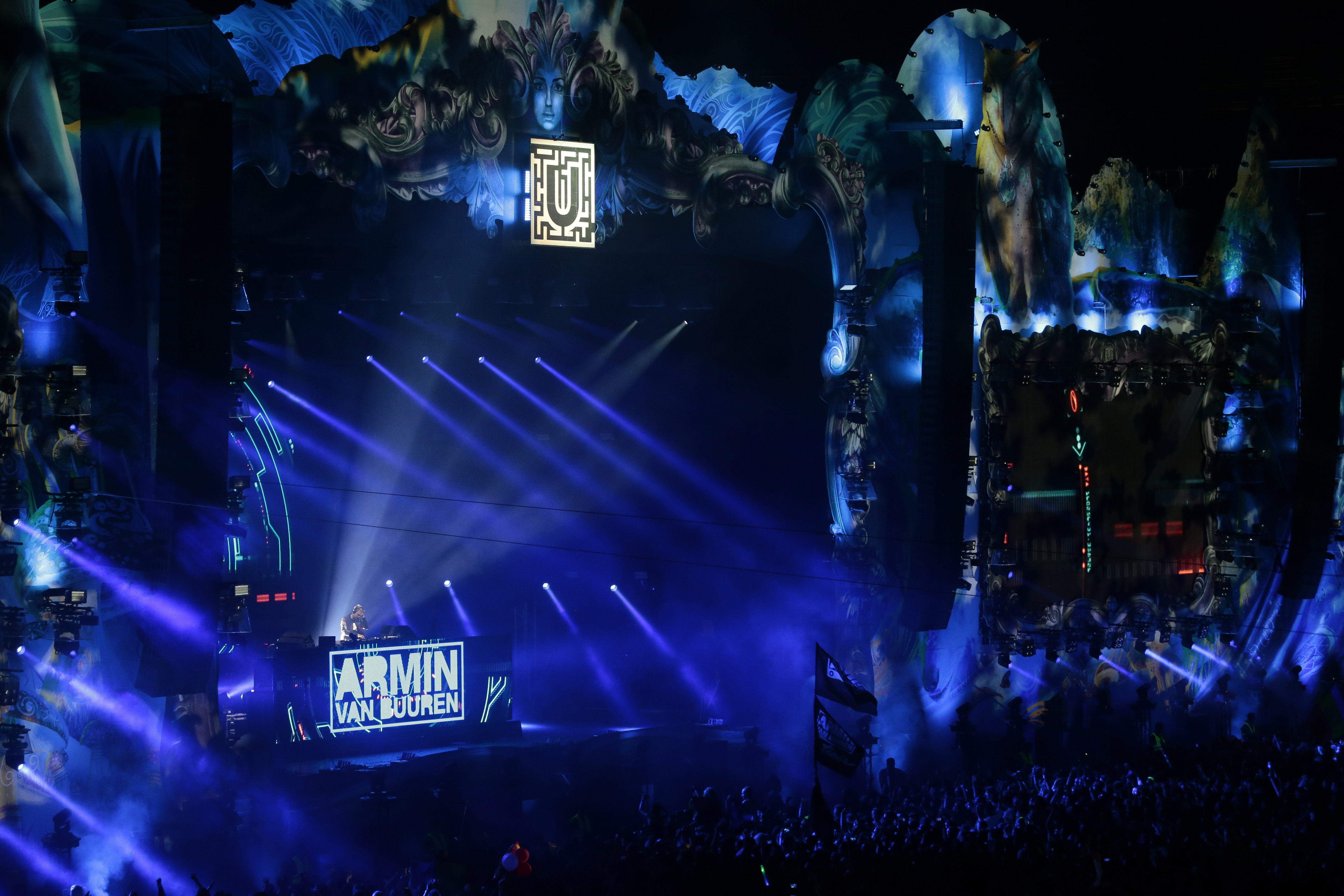 Armin van Buuren si-a prelungit concertul cu patru ore, incheindu-l la rasarit. Ce a postat DJ-ul, duminica, pe Twitter