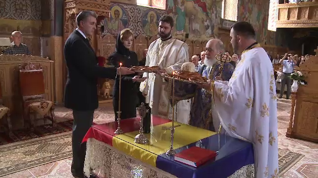 Slujba de comemorare a Reginei Ana, la Savarsin, la care a participat Principesa Margareta. Anuntul pe care il va face luni