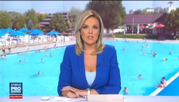 Mii de bucuresteni care n-au putut pleca pe litoral s-au racorit la piscine de lux. Animatoarele au incins atmosfera