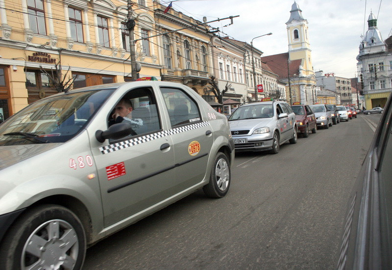 Patru soferi UBER, amendati la Cluj cu cate 25.000 de lei. Ce i-au facut taximetristii unui barbat, in trafic