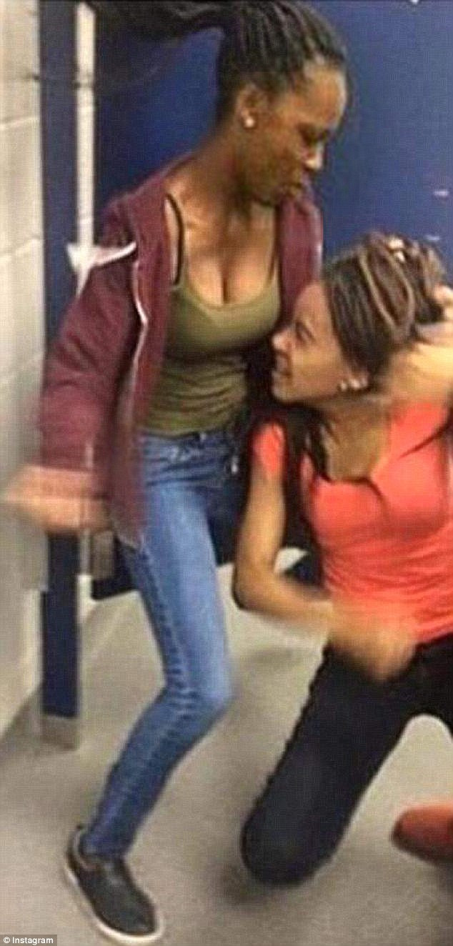 O tanara a fost ucisa in bataie de o colega de scoala. Acesteia i-au fost smulse inclusiv unghiile de la mana