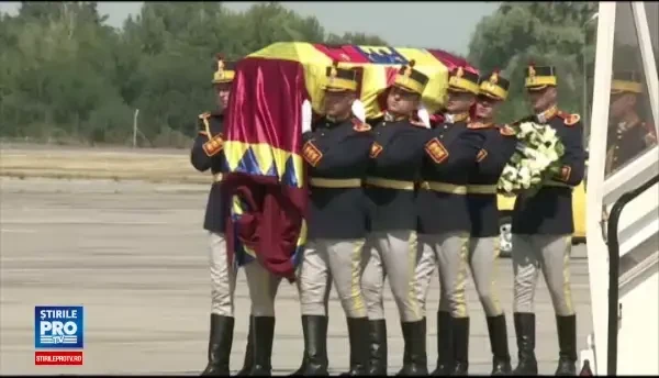 Sicriul cu trupul neinsufletit al Reginei Ana a ajuns in tara. Masuri de securitate speciale pentru funeraliile de sambata