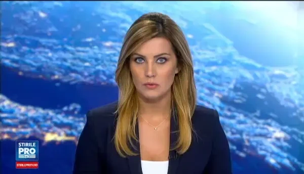 Incident periculos in centrul orasului Targu Jiu. O bucata de tencuiala a cazut peste mai multe masini