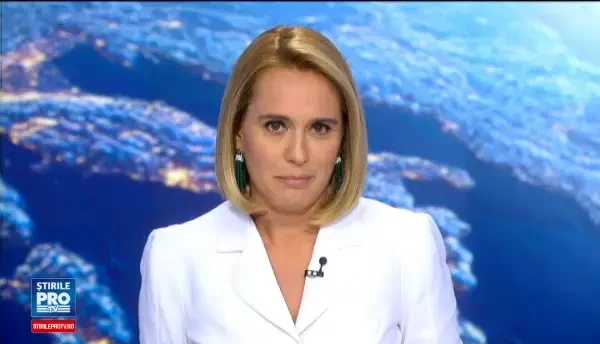 A lovit un Ferrari de 300.000 de dolari, incercand sa isi parcheze Mercedes-ul vintage. Reactia soferului pagubit. VIDEO