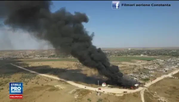 Incendiu puternic la o fabrica de vopseluri din Constanta. Sase autospeciale ISU au intervenit. VIDEO