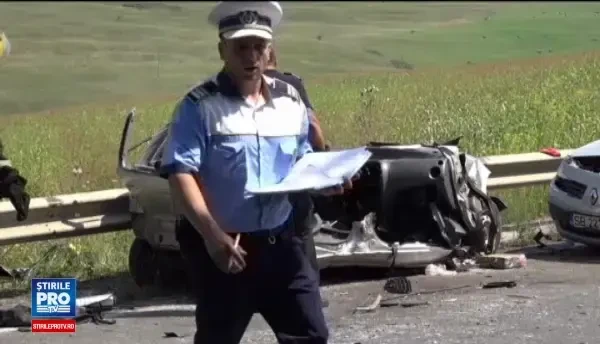 Doi soti au murit intr-un accident in lant. Barbatul a adormit la volan si a lovit de o cisterna, in localitarea Nades