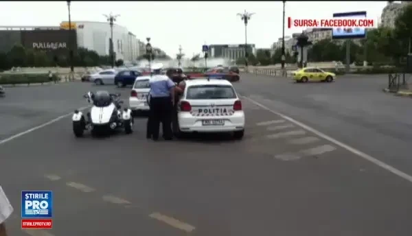 Politistii au incatusat o femeie care a traversat neregulamentar in Capitala. Imaginile surprinse de un trecator