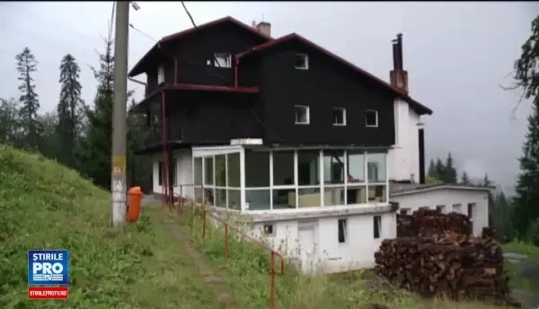 Copii in scaun cu rotile, trimisi in tabara la o cabana fara lift sau rampe de acces. Nici nu avem cum sa ajungem acolo