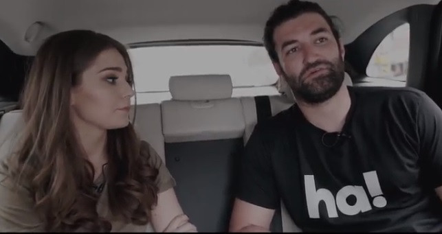 Smiley isi dezvaluie secretele si pasiunile, pe bancheta din spate. Un interviu altfel cu un om pentru care muzica e totul