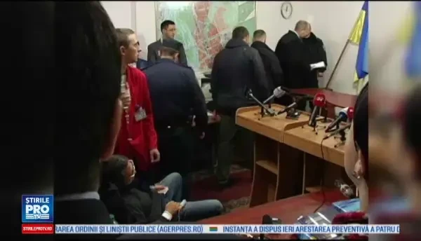 Judecator ucrainean prins in timp ce primea 150.000 de dolari mita. O parte din suma a ascuns-o intr-un borcan de muraturi