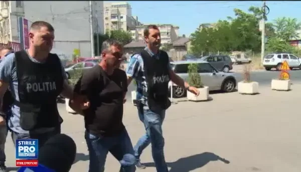 Principalul suspect in cazul crimei din Ploiesti, arestat pentru 30 de zile. Ce au gasit criminalistii in bagajul barbatului