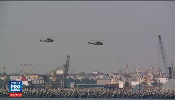 Pregatiri pentru Ziua Marinei, in Constanta. Un elicopter Puma va lansa o torpila antisubmarin in timpul demonstratiilor