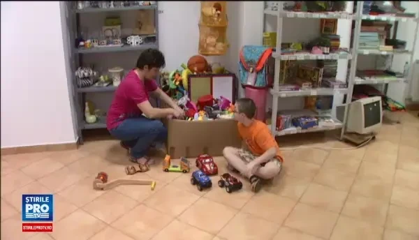 Magazinul cu donatii, in care oamenii sarmani pot plati prin ore de munca: Putem sa ne luam alimente, jucarioare, hainute