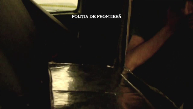Ce au descoperit politistii de la frontiera Calafat, cand au deschis compartimentul secret al unui microbuz