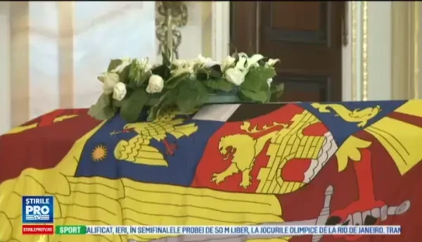 Peste o mie de oameni i-au adus flori Reginei Ana, la Palatul Regal. Restrictiile de circulatie in Capitala pentru funeralii