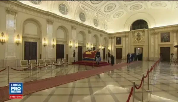 Ultima zi in care romanii isi mai pot lua ramas bun de la Regina Ana. 8.000 de oameni au trecut portile Palatului Regal