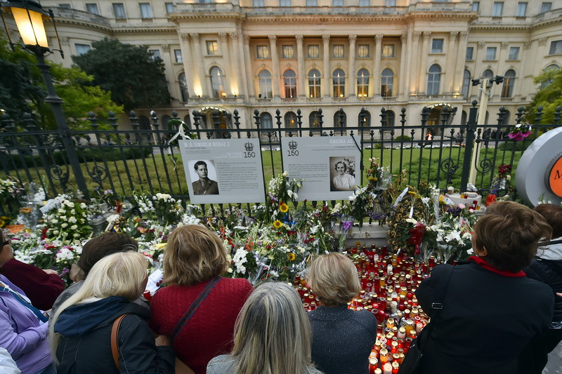 FUNERALIILE REGINEI ANA - agerpres
