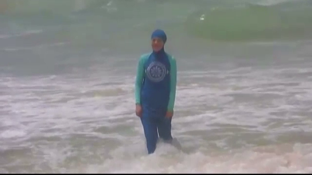 Reactia musulmanilor dupa ce autoritatile din Cannes au interzis portul de burkini pe plaje. Femeile, amendate cu 38 de euro