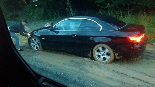 Ce a patit un sofer care a vrut sa depaseasca toata coloana de masini formata pe DN1. Toti au ras de el