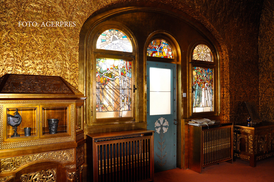 Camera de Aur a Castelului Pelisor din Sinaia, locul in care a murit regina Maria.