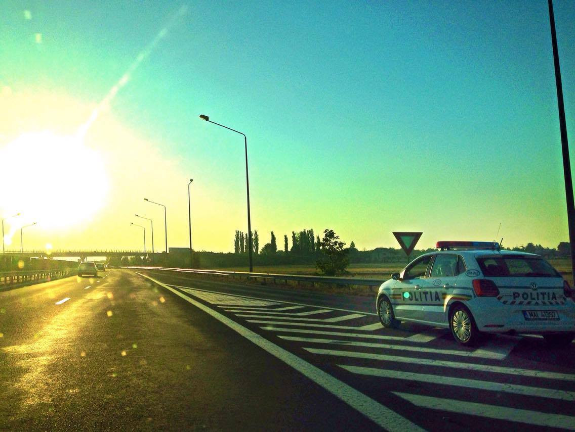 O cisternă cu kerosen s-a răsturnat pe autostrada Soarelui. Traficul e deviat