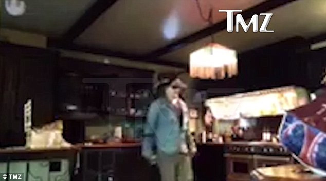 Johnny Depp, filmat de sotie in timpul unui nou acces de furie. Ce spun apropiatii actorului despre imaginile aparute online