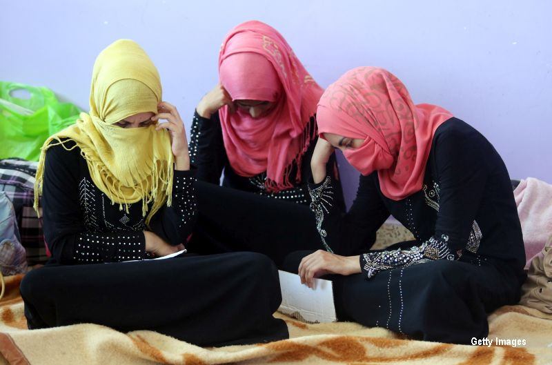 Un model care apare in ziarele britanice la "pagina trei", ademenit de ISIS. Avertismentul primit de la serviciile secrete