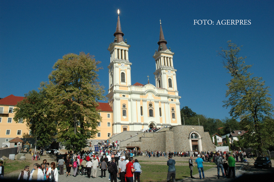 Pelerinaj la manastirea care l-a impresionat pe Papa Ioan Paul al II-lea. Minunile facute de plantele care cresc aici