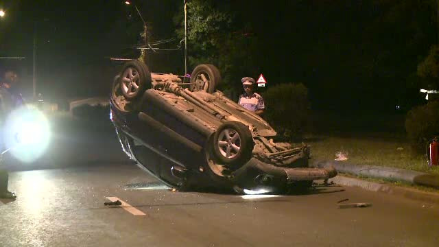 S-a rasturnat cu masina langa Palatul Cotroceni. Ce au gasit politistii langa autoturismul barbatului