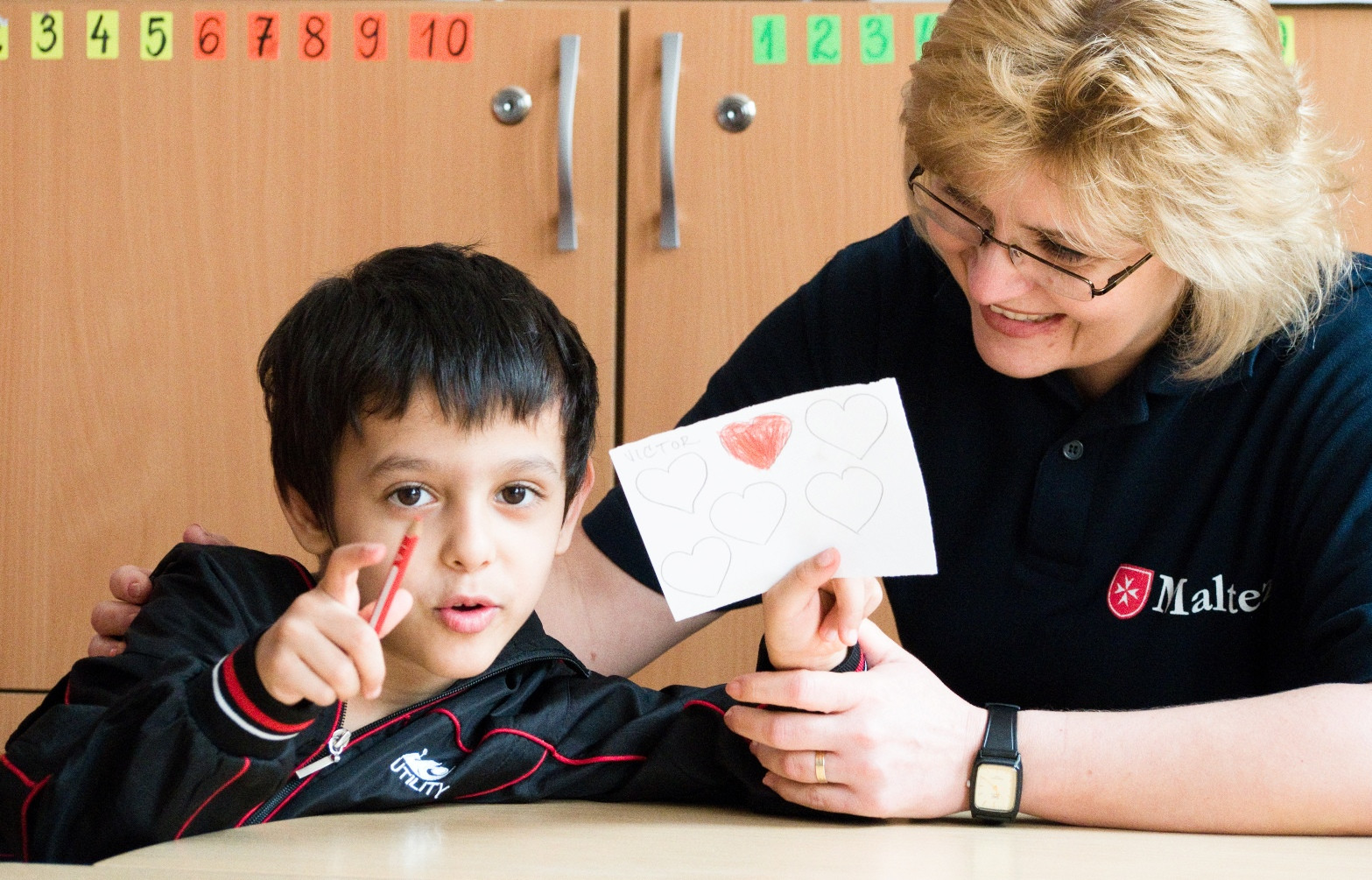 Walking month 2016: Clujenii umbla pe jos pentru a ajuta copiii care nu pot sa paseasca