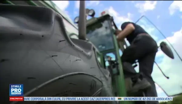 Tractorul inteligent, care face treaba singur in livada. Cine este primul fermier care si l-a cumparat