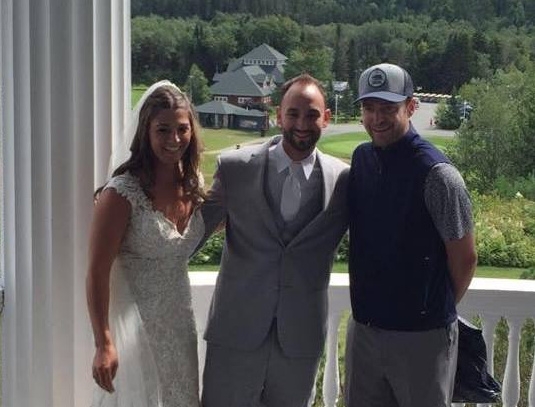 Surpriza uriasa de care a avut parte un cuplu chiar in ziua nuntii. Cine a aparut pe neasteptate sa isi faca o poza cu ei