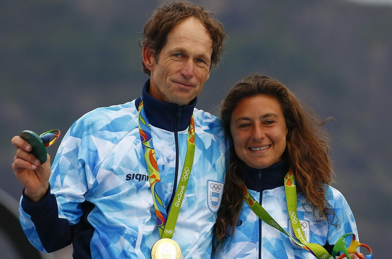 A supravietuit cancerului la plamani si a castigat aurul la JO. Santiago Lange si Cecilia Saroli, invingatori la catamaran