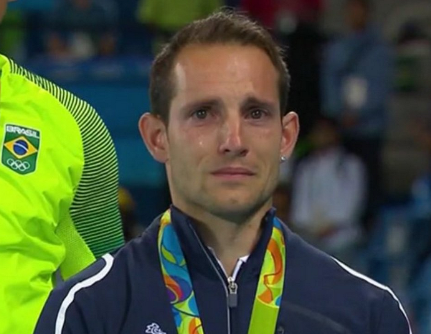 A izbucnit in lacrimi pe podium. Motivul pentru care un atlet francez a fost huiduit de brazilieni