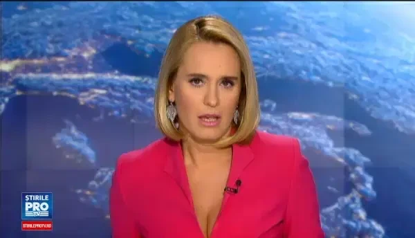 Un sofer din Maramures a ratat o curba si s-a izbit cu autocamionul de o cladire. Ce au vazut martorii inainte de accident