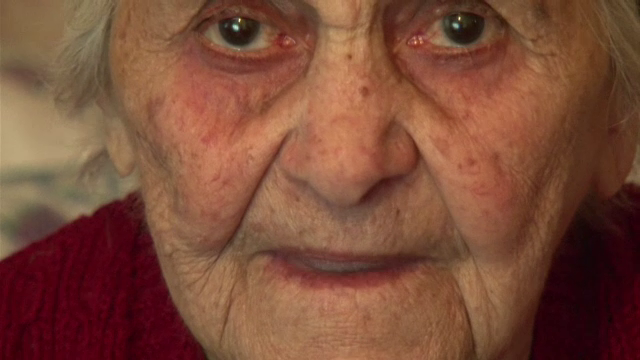 Destinul amar al unei femei de 95 de ani, din Bacau. Femeia are o singura fata, care vine rar sa o viziteze