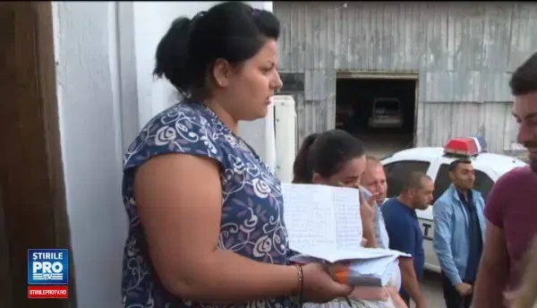 Cozi, nervi si asteptare interminabila la directia de pasapoarte Galati: Suntem aici de ieri. Am dormit in masina cu copiii